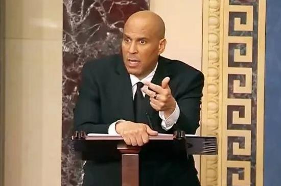美国民主党参议员科里布克，在周二发表了一场超长的演讲，这场演讲时长25小时05分
