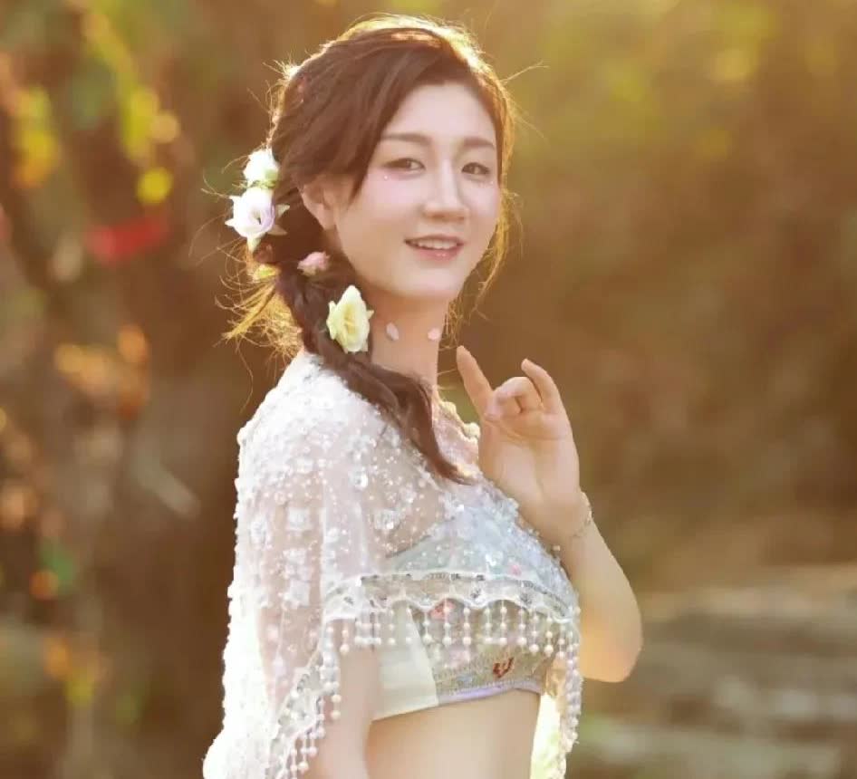 求求你了，陈梦

别卷了，好吗？

给内娱其他女艺人留口饭吃吧！

