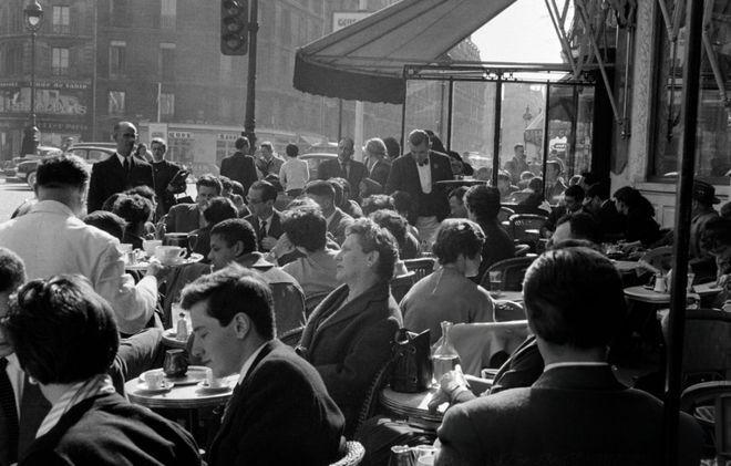早，恰饭冇？（1957年法国巴黎）