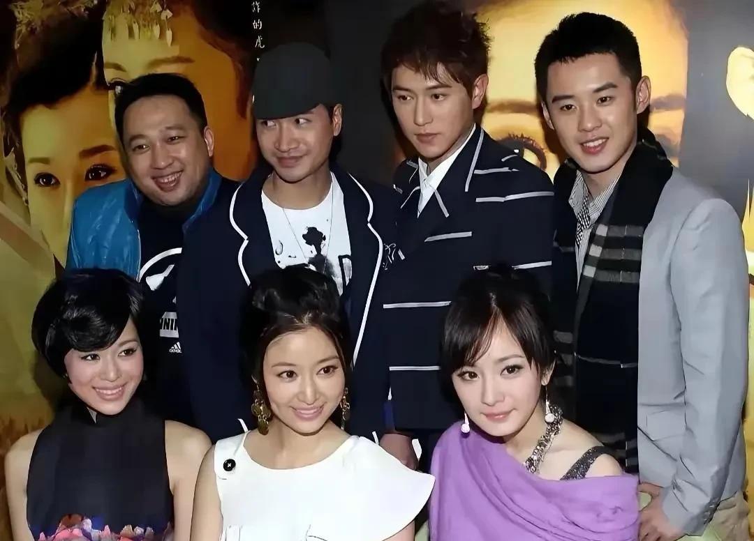 杨幂，真是糊涂啊！
拍《美人心计》那会儿，方脸的杨幂颜值出众，合照时大女主林心如