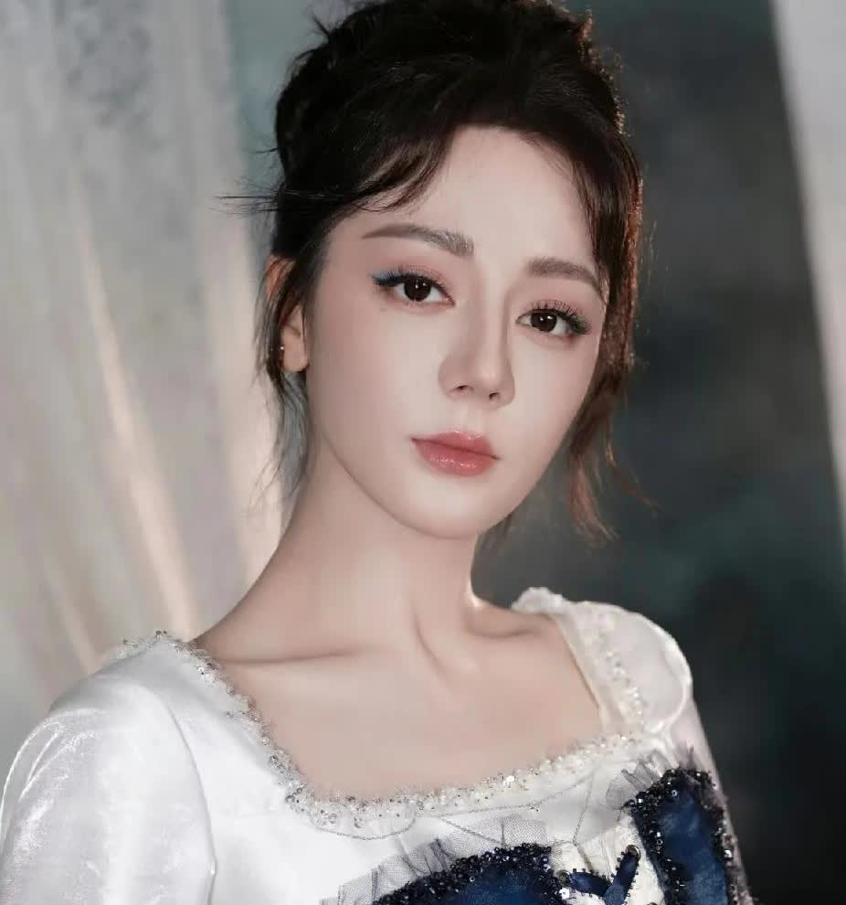 我有一种预感，

迪丽热巴估计很难结婚了！

不是因为她年纪大，也不是因