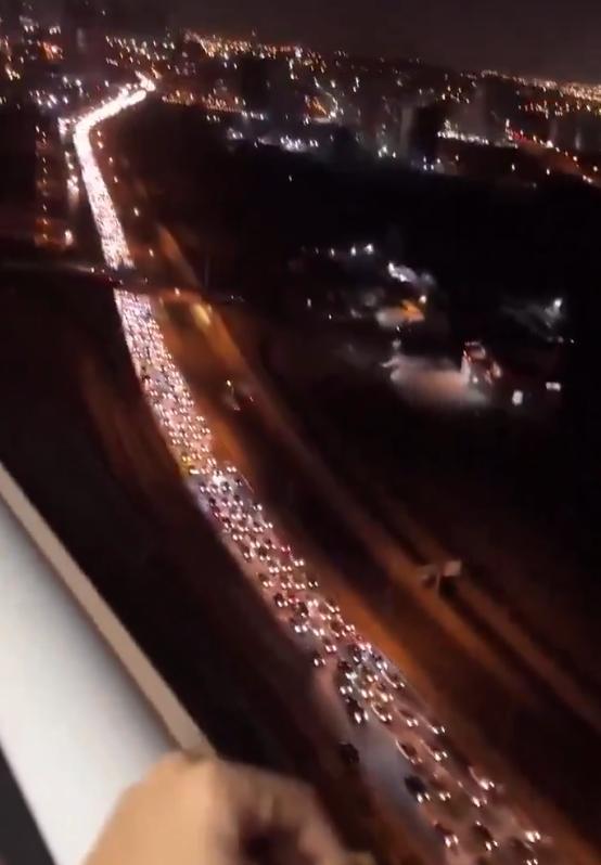 真要变天了？德黑兰市民连夜出逃，伊朗当局已经拦不住了
从6月13日开始，以色列对