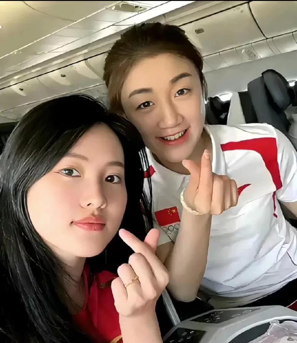这两个姑娘太美了吧！一个是跳水最美教练员陈若琳，另一个是山东的乒乓美女陈梦！这两