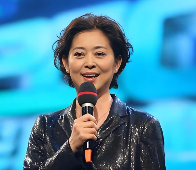 主持春晚次数最多的八位主持人：
一、朱军，主持春晚21次。
二、周涛，主持春晚1