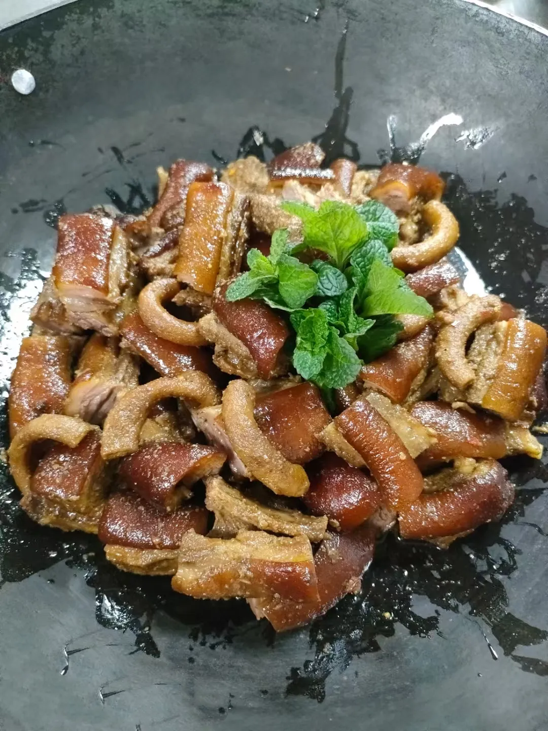 再次品尝正宗的广西干锅+白切脆皮狗肉，味道好极了！
