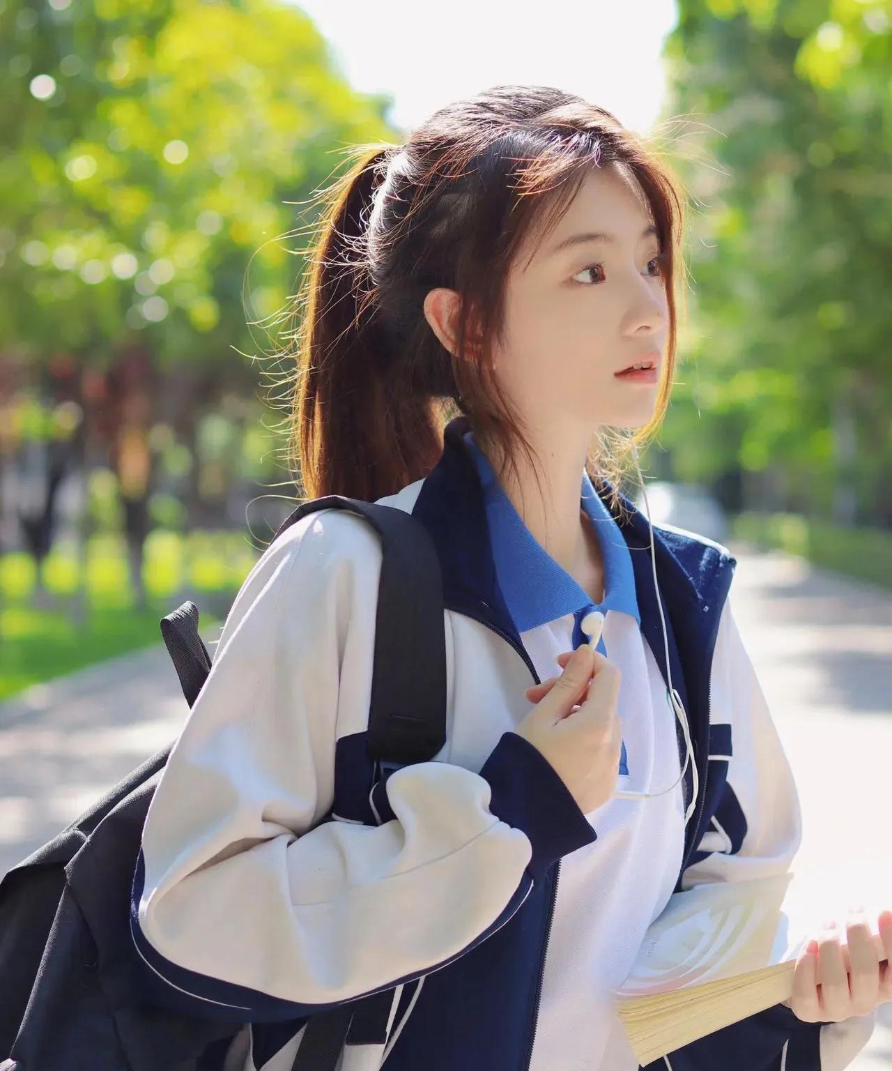 高中学霸具有的20条优秀习惯
建议家有高中生的家长收藏保存。
第一，早上六点起床