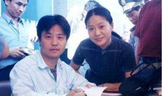 1991年，31岁的余华在北京初遇“红颜知己”陈虹，回家后，他毅然和发妻离婚，带