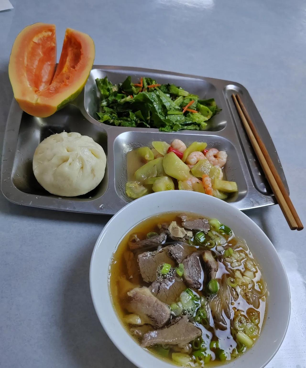 靠港了！好友们！俗话说的好哇，计划没有变化快，可不是嘛，早上还说，16号进港装货