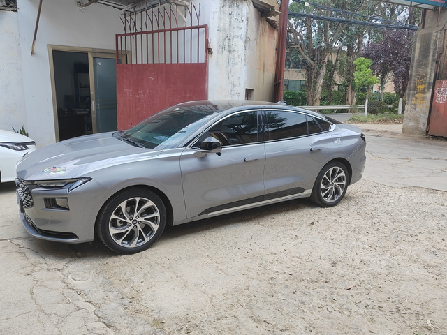 新蒙迪欧，刚好两年3万公里，就要换电池了
新蒙迪欧，刚好两年3万公里，就要换电池