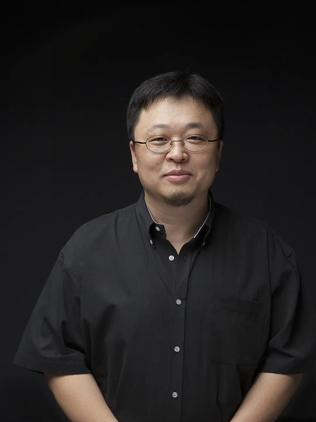 罗永浩又被起诉了……
罗永浩被网友称为“小强一哥”……
他的创业历程是曲折的，意
