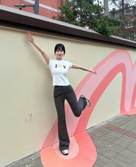 我算看出来了，她是一个不会轻易被打动的女孩