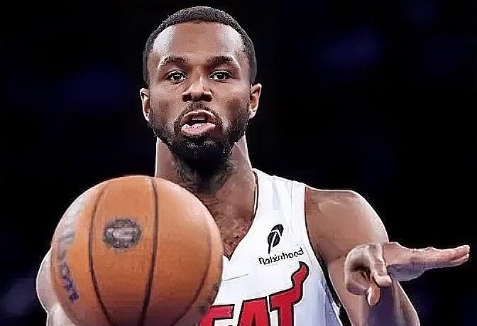 湖人还是不死心啊！
根据美国记者Jake Fischer报道，湖人一直在持续关注