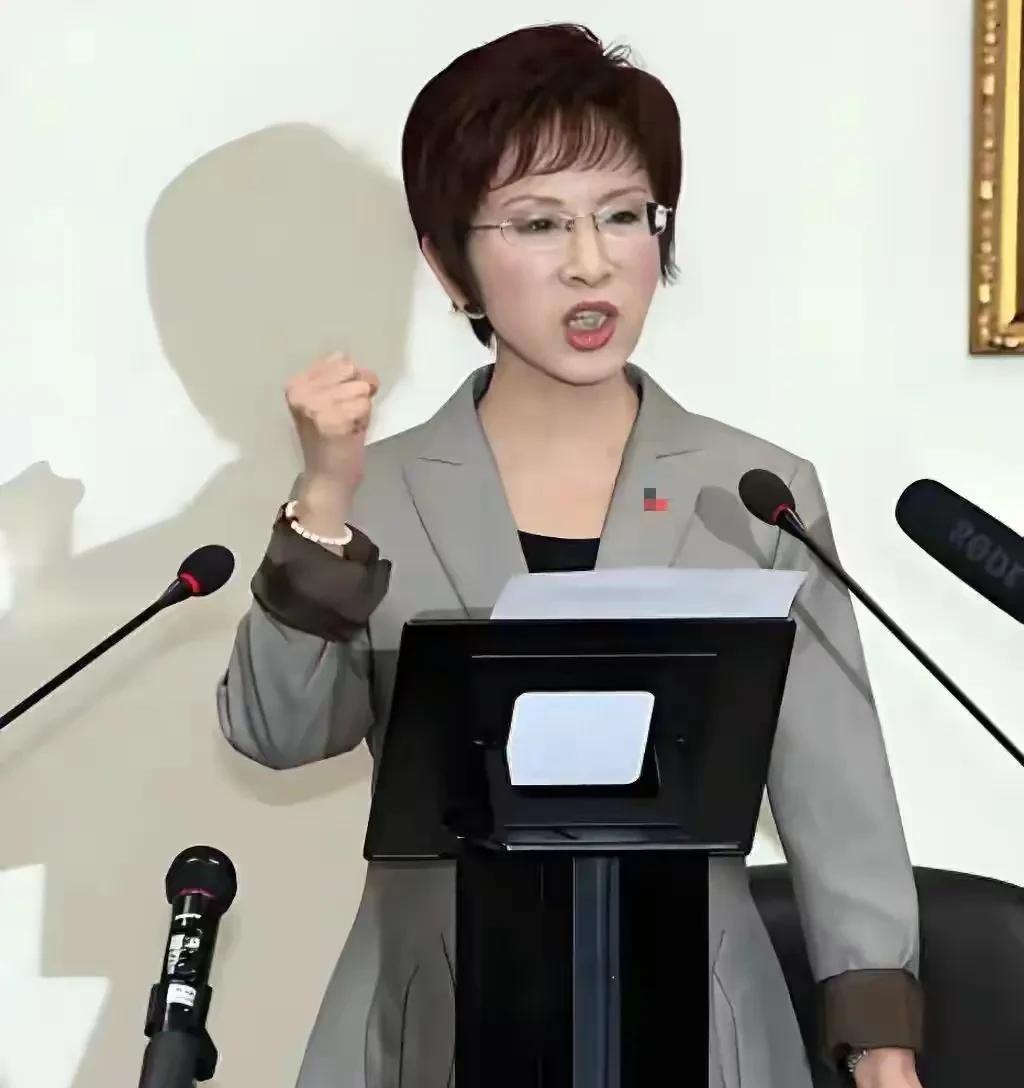 对于国民党主席的选举，洪秀柱表示，目前为止，她没有支持任何特定人选。
然而即便如
