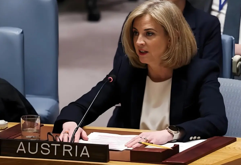 让俄罗斯尴尬的又来了，以前跟俄罗斯不接壤，关系还不错的奥地利也准备讨论加入北约了