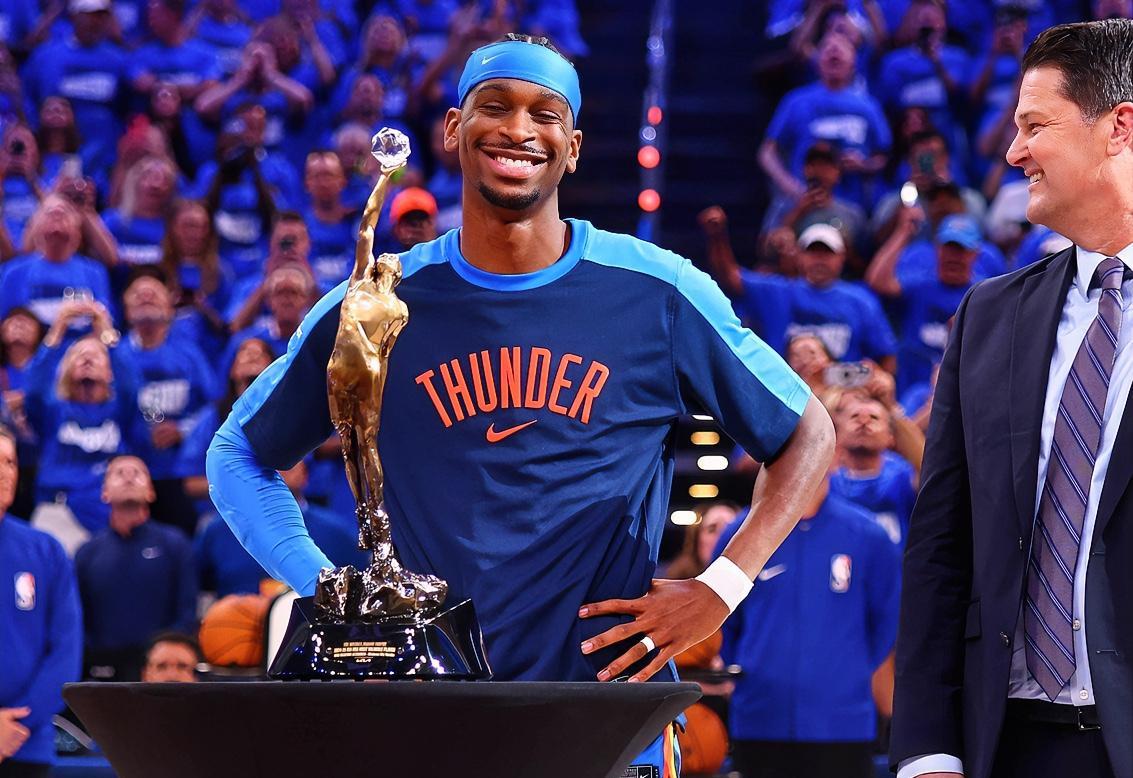 单赛季得分王+MVP+FMVP的时刻将再次到来？？？
据统计，NBA史上成就这样