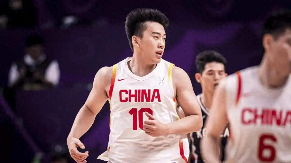 郭士强现场观战，对比王俊杰，他更适合世预赛打日本！