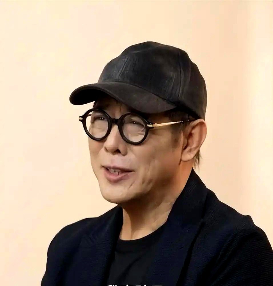 巨星也不容易，李连杰自曝求人办事难，不是“装孙子”而是真孙子。

这事儿让我