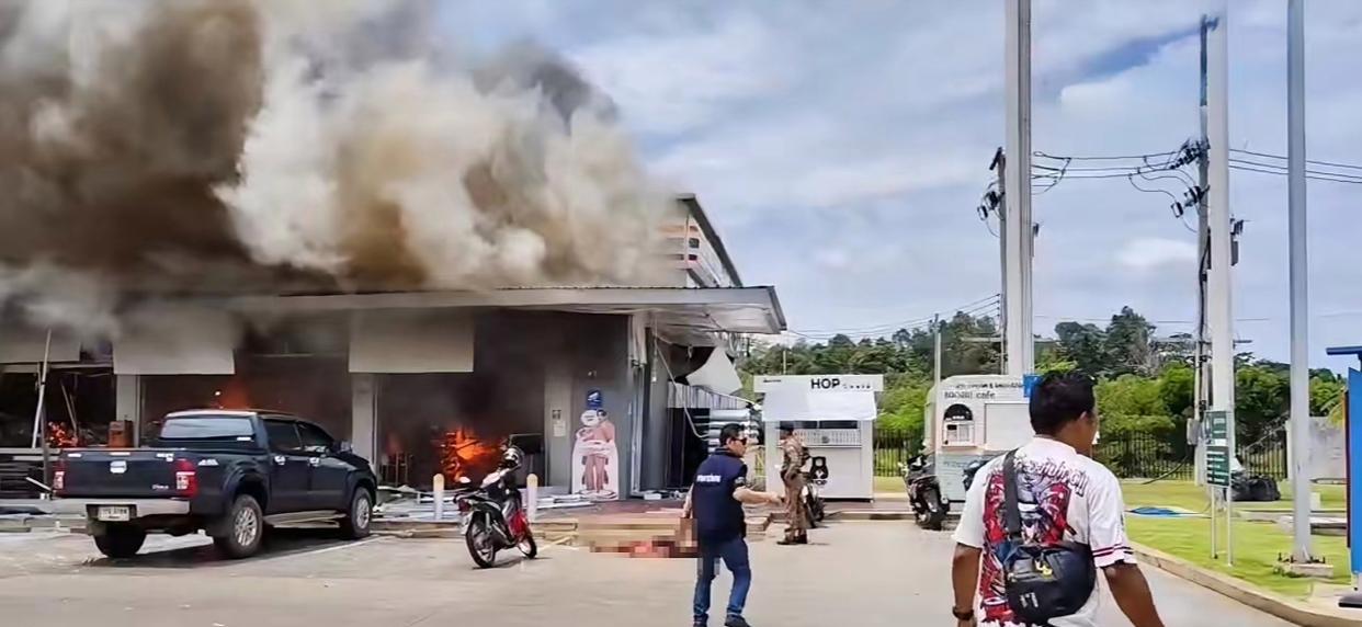 柬埔寨顶不住了
当地时间24日，双方在边境地区爆发了激烈的冲突，目前局势逐渐升级