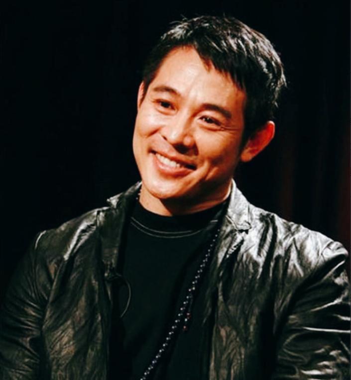1994年，日本记者质问李连杰：“南京大屠杀死了30万人，你们一个个数的吗？”李