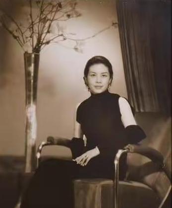 1935年，一名妓女跪求37岁的张伯驹：“求你带我走！我还是清白之身！”张伯驹递