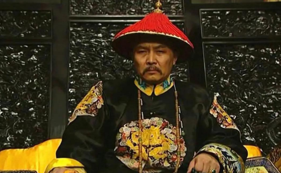 1724年，雍正翻了齐妃的牌子，彼时齐妃已经48岁了。太监看到这一幕后当即咳嗽一