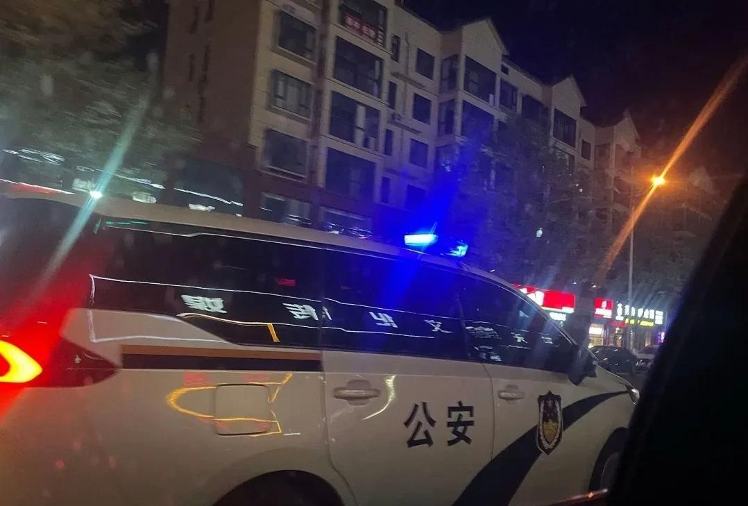 基层民警不像你以为的那么光鲜，尤其是派出所的负重前行你无法理解！
只有在基层派出