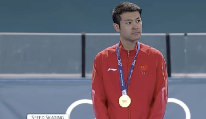 宁忠岩戴上奥运金牌！激动得泪流满面🏅
听解说介绍，这位美国的紫微星几乎统治了这