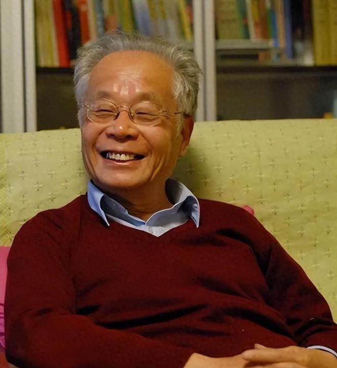 #为什么网上这么多人批评和谩骂何祚庥院士？# 何祚庥先生频繁在媒体上对各种社会问
