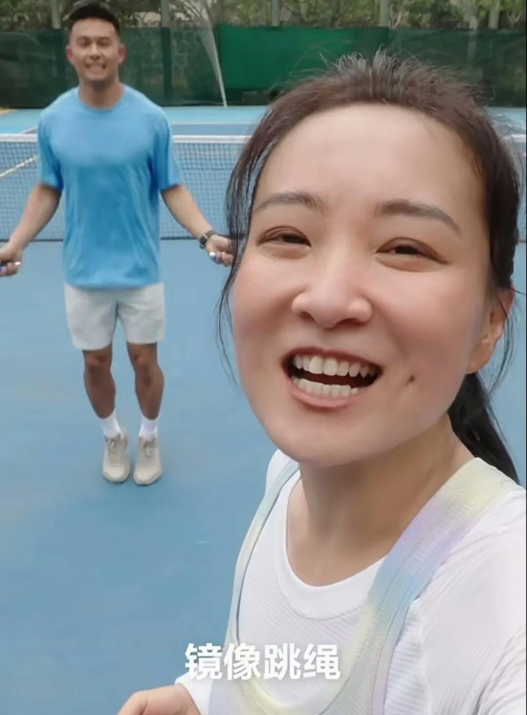 瘦下来的贾玲看着灵动好多，感觉很灵活有力[赞]夏天就要动起来！