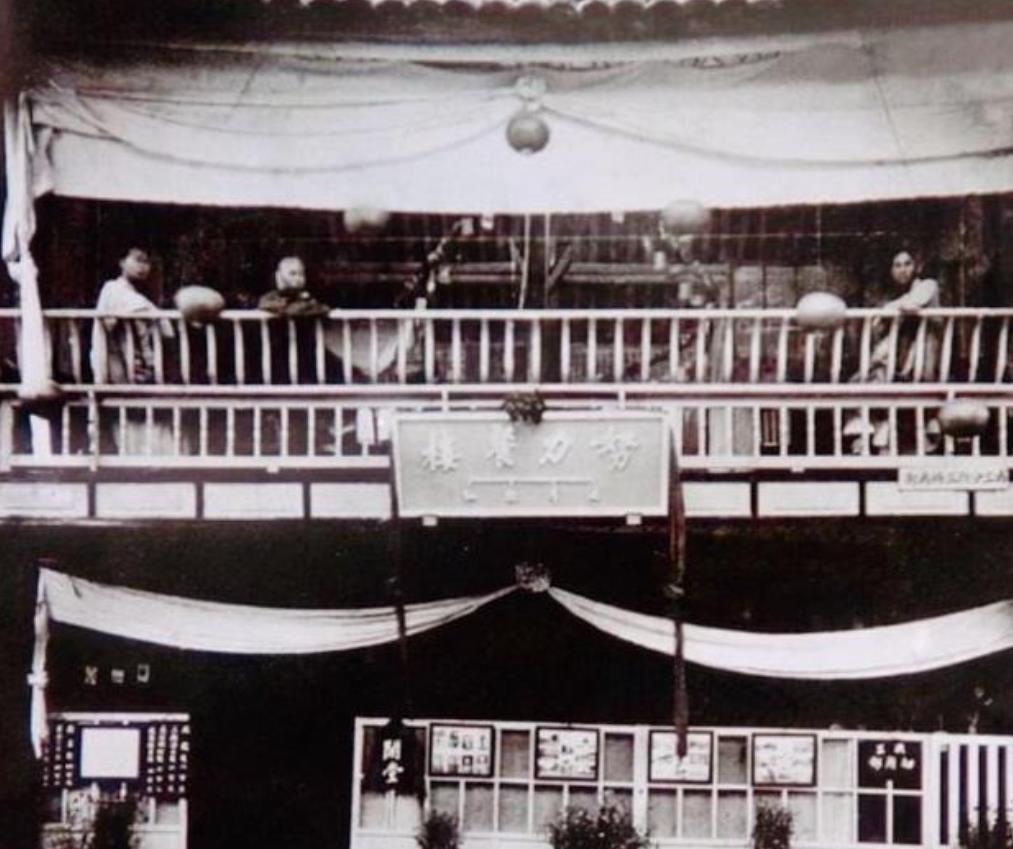1950年，3名军人到成都三桥南街某餐馆吃饭，进门之后只点了一菜一汤，可老板娘听