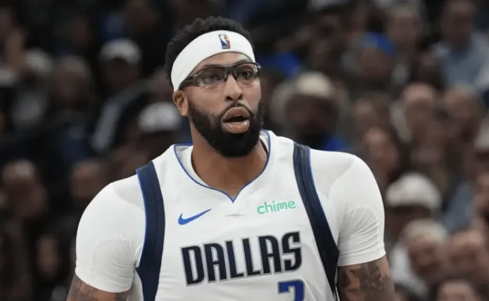 戴维斯小腿轻度拉伤，将缺席接下来的两场比赛。
独行侠球员安东尼-戴维斯小腿轻度拉