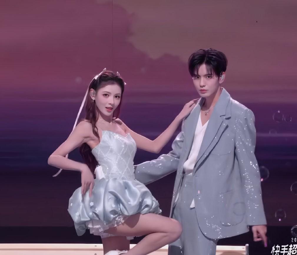 感觉妈妈在努力媚我     爸爸在警告我