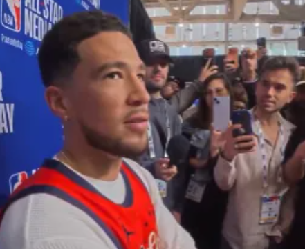 太阳球员德文-布克接受媒体采访，在谈到自己的菜鸟时刻时说：
“在迈阿密，德维恩-