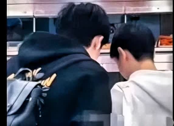 赢了也被骂，输了更被骂

他们到底怎么做才对？

孙颖莎、王楚钦，八年搭