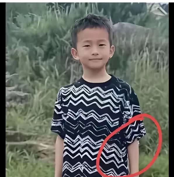 福建莆田八岁男孩失踪六天，揪着大家的心。
搜救有点线索了，但似乎不太清晰。

