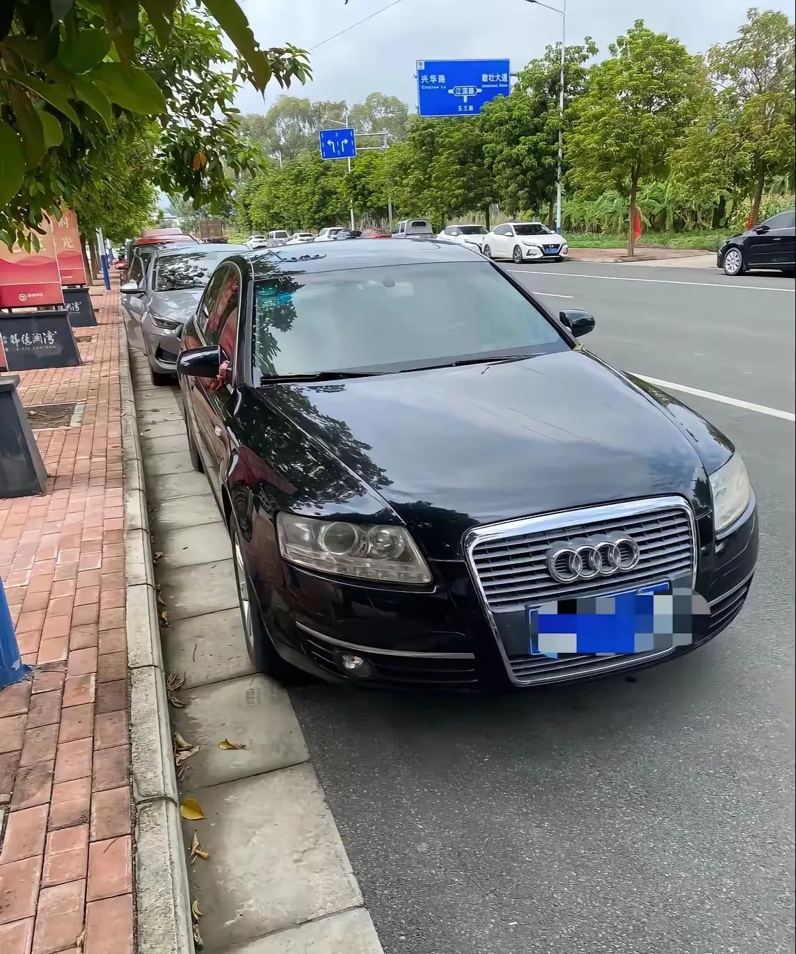 十几年的老奥迪A6，
虽然车老但保养的非常完美车况嘎嘎的一点不烧机油
本想着最少