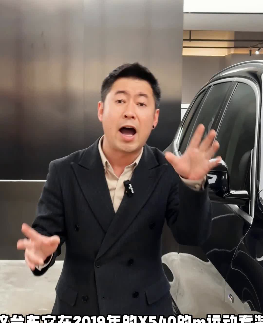 宝马X5。
现在40多万，兄弟们，没听错，40多万就可以开到一台3.0T的宝马