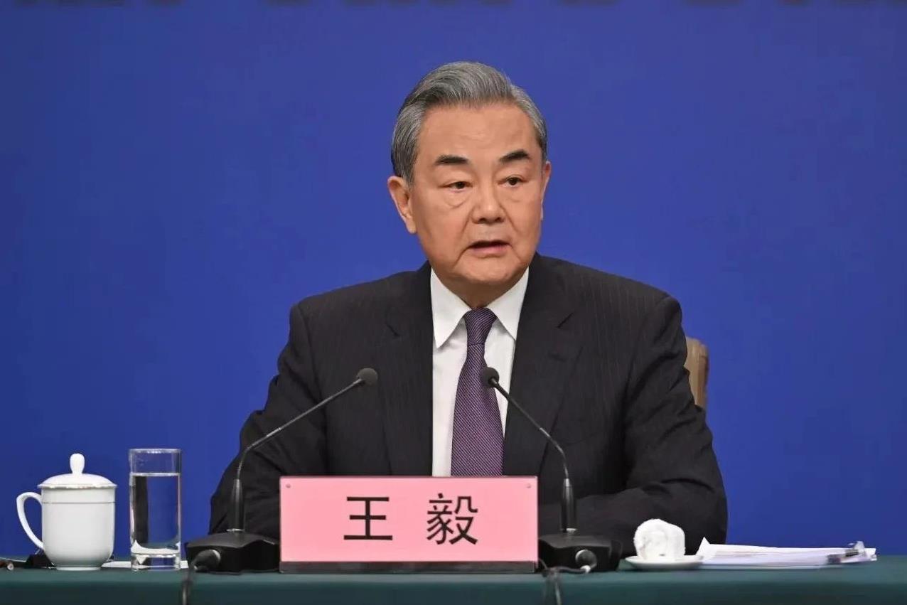 7月（昨天）11日，王毅外长说的太好了：
一、菲律宾在中菲双边协议中所作承诺，触