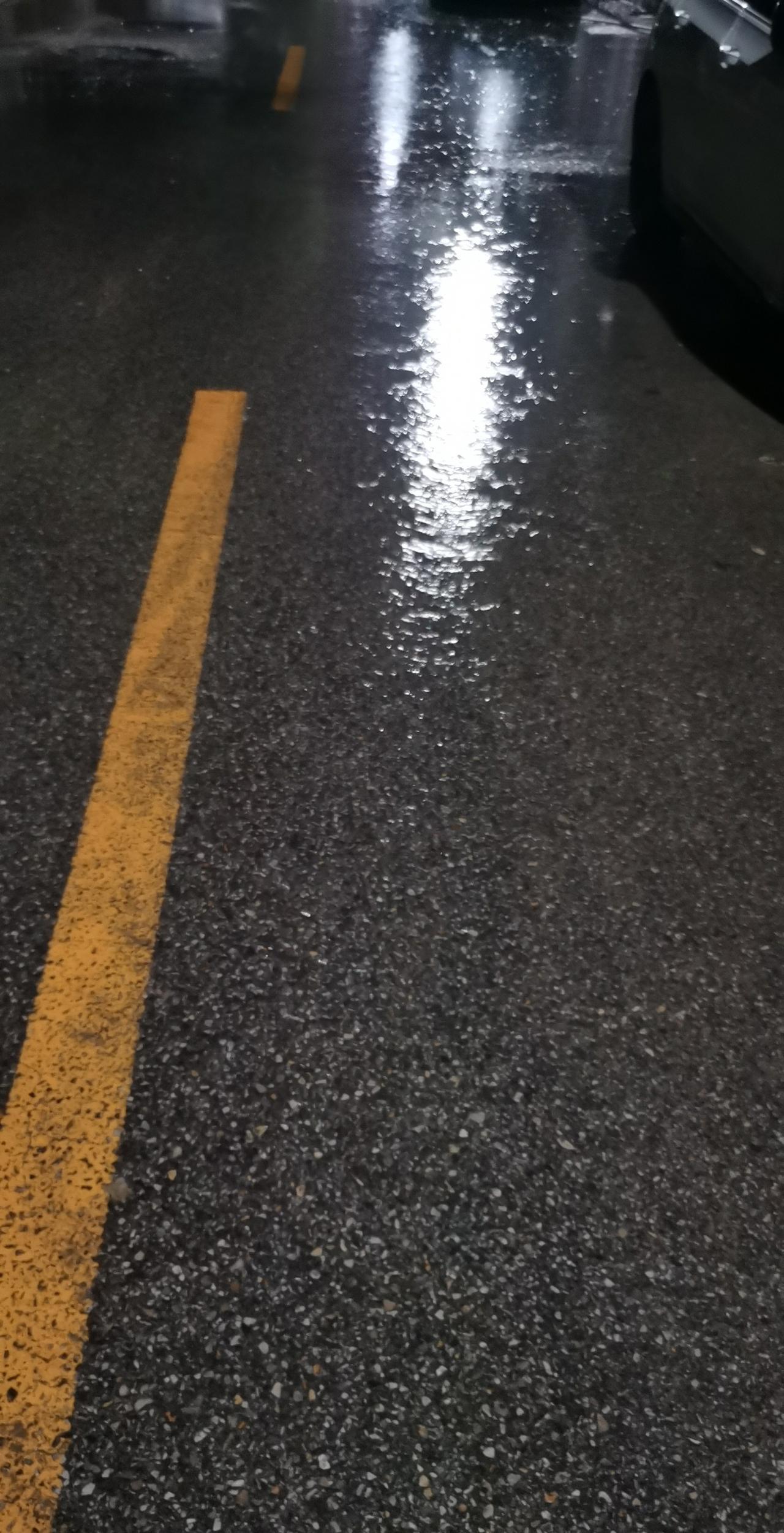 今天的北京，开始下起了小雨，雨虽然不大，但是，整整下了一天，气温也骤降至10摄氏