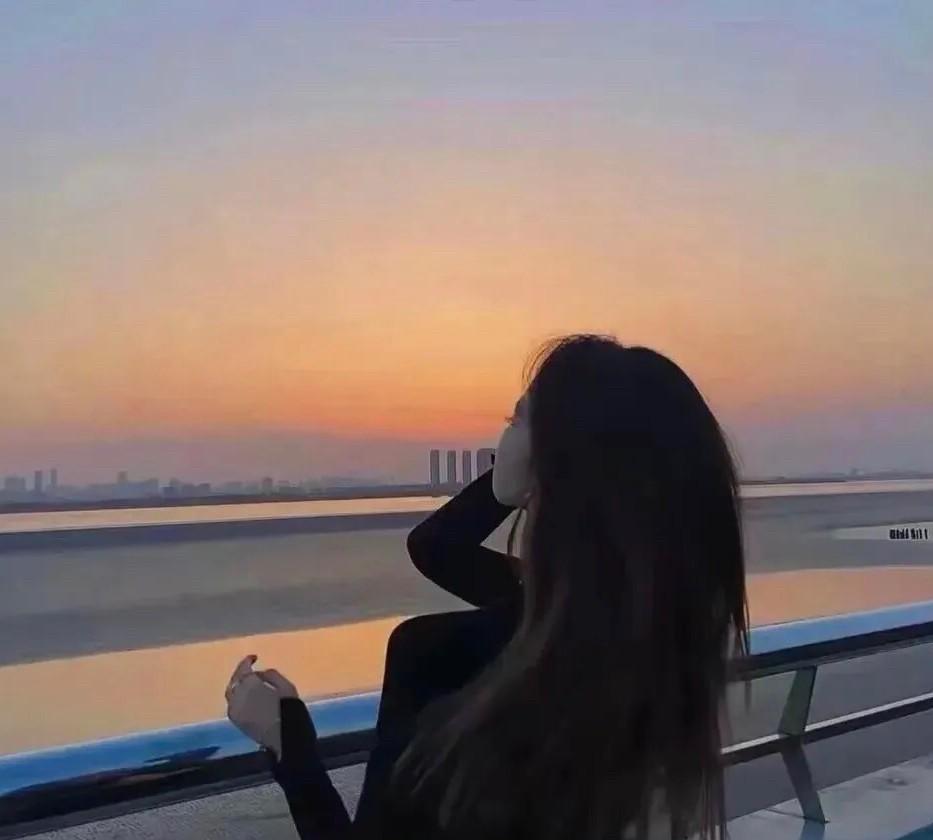 两个人之所以分手只有一个原因：不够爱
别听什么：我给不了你想要的生活！我配不上你