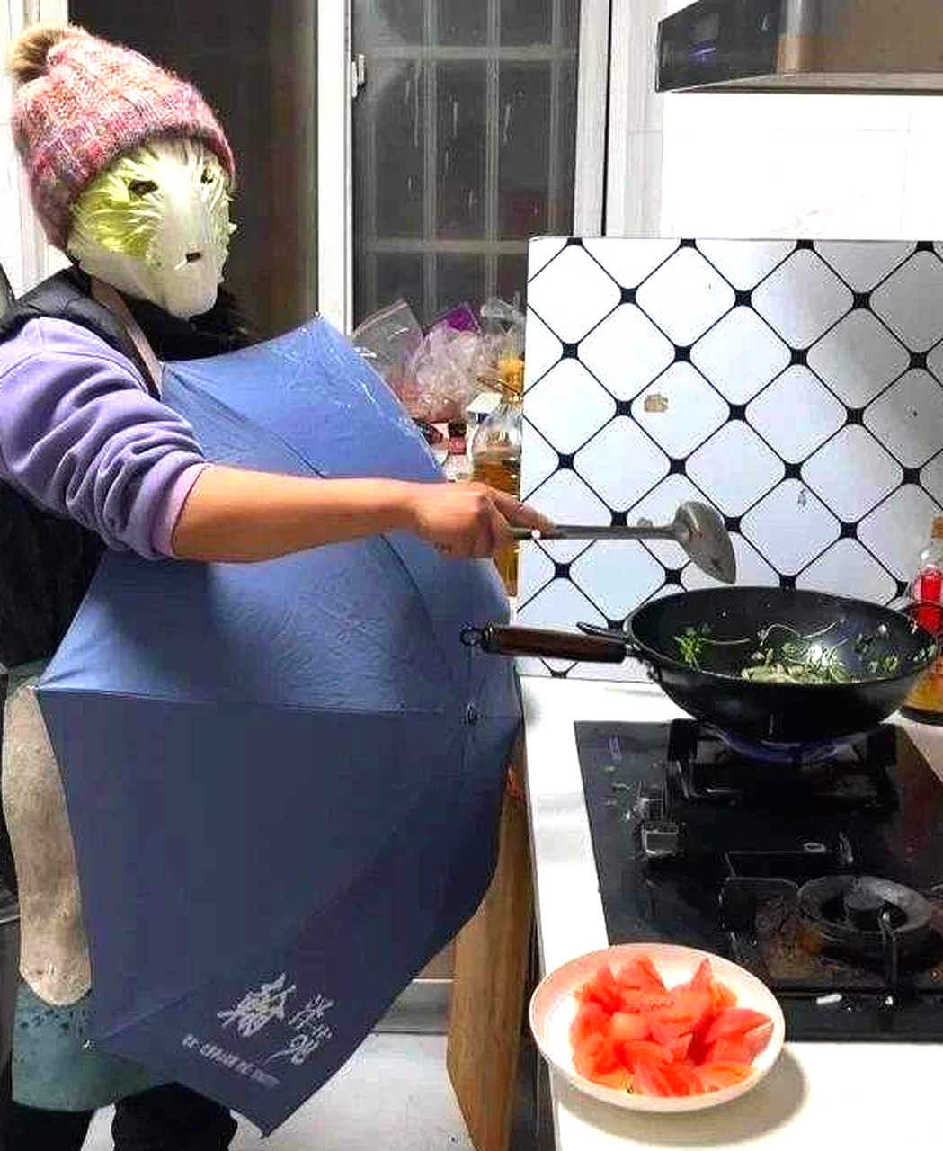 这样就不会被油溅到了