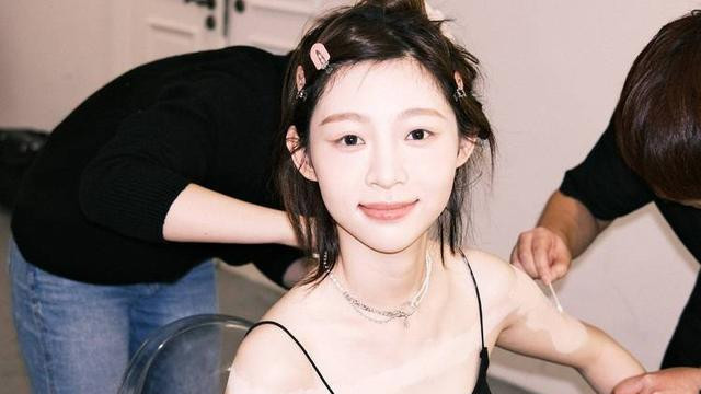 猴哥与绯闻女友痞幼同框，离婚半年火速撒糖，眼神拉丝脸都红了