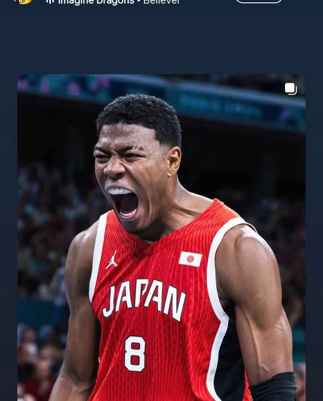 日本男篮输球夜，nba混血球员八村塁来精神，晒出自己日本8号球衣，意思是说没有我