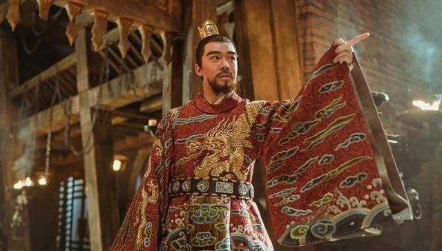 1426年8月,朱高洵被装进一口火红的大铜缸中烧得惨叫连连。他死都不明白,自己真