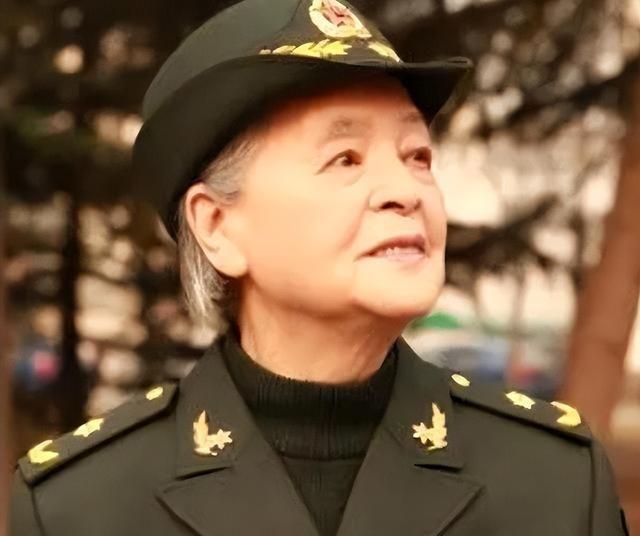 1972年，47岁的陈菊梅在取掉扁桃体和割掉阑尾后，又不顾众人的劝阻，坚定地对地