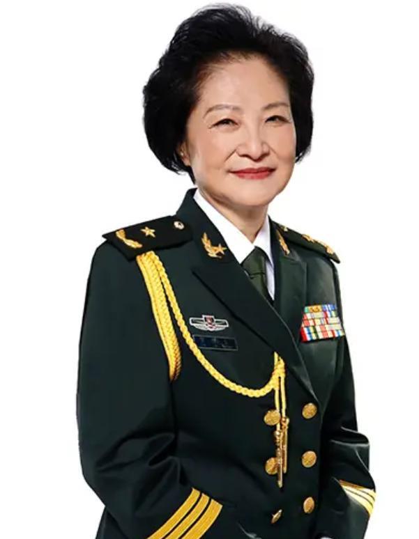 长征途中，贺龙抱着刚出生的女儿贺捷生，骑马在枪林弹雨中突围，战斗激烈，孩子被颠下