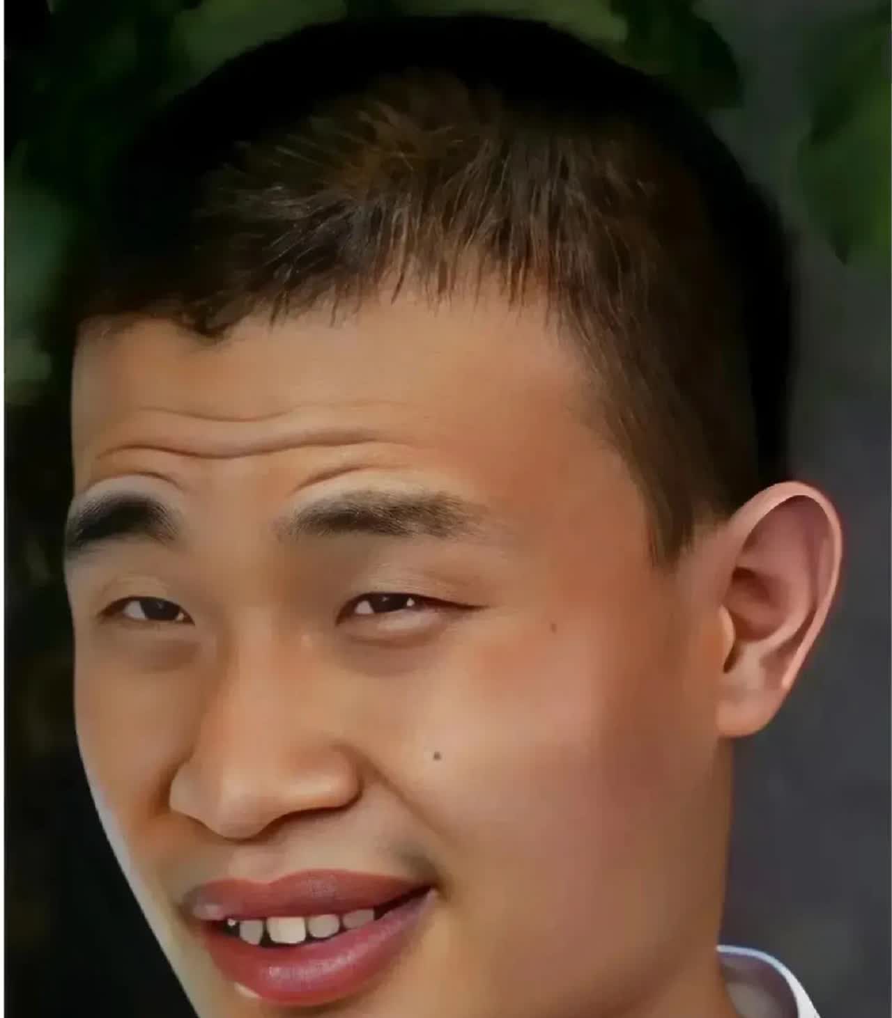 韦东奕的生活自理能力
比陈景润强，

陈景润当年连工资多少都不知道，理发到