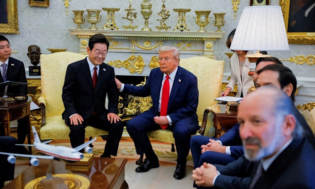 行程结束，李在明离开美国，临走前收到访华邀请，特朗普作出承诺
当李在明的专机于8