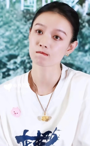 我闺蜜亲眼见过倪妮
她说了一个大实话，
让我目瞪口呆！她说倪妮和电视上的差别真的