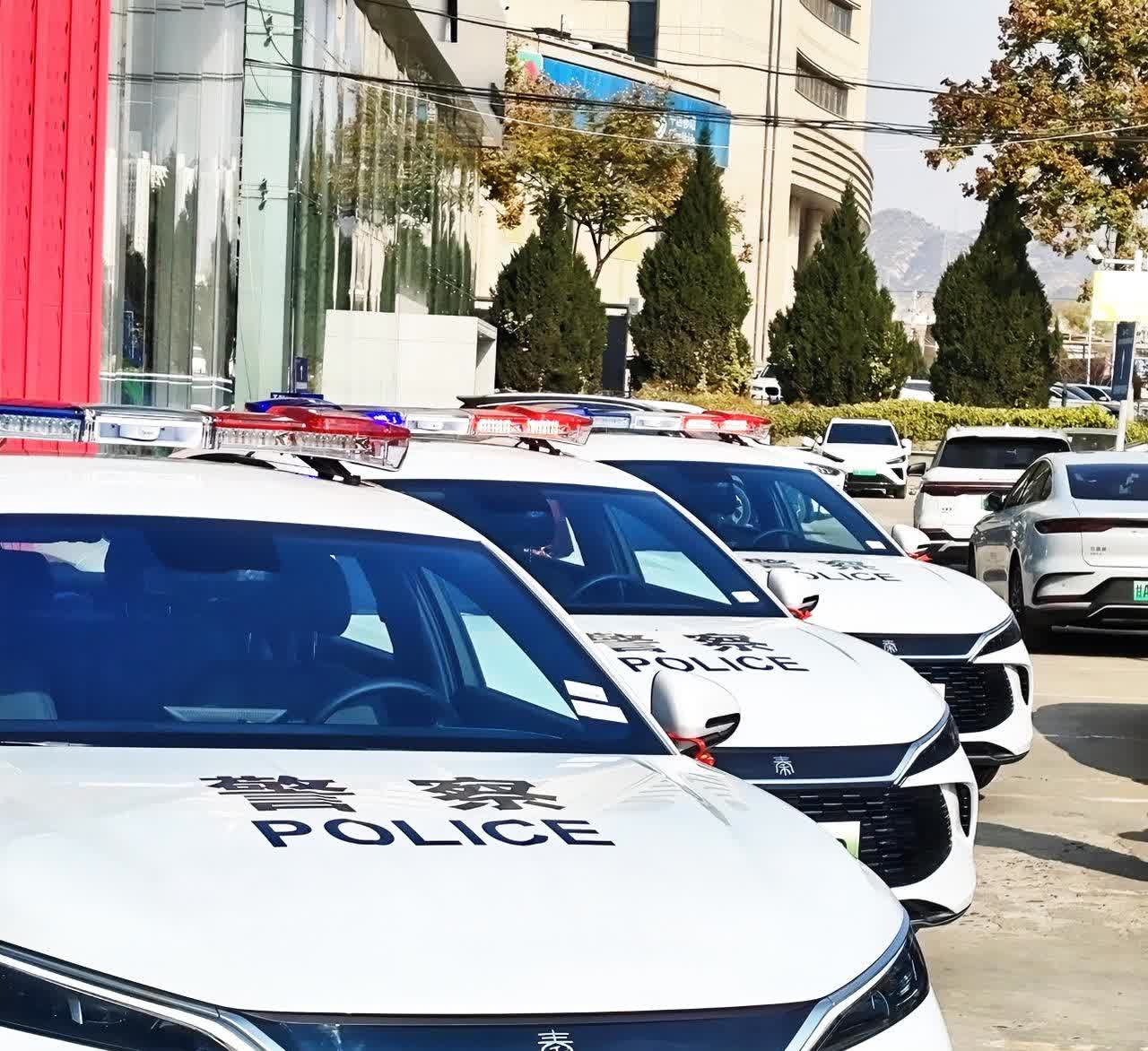 比亚迪入选上海公务用车。

这在竞争激烈的上海车市堪称突破。

入围的比